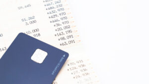 Est-ce qu'il vaut la peine d'avoir un compte salaire? Voici les avantages et les inconvénients.