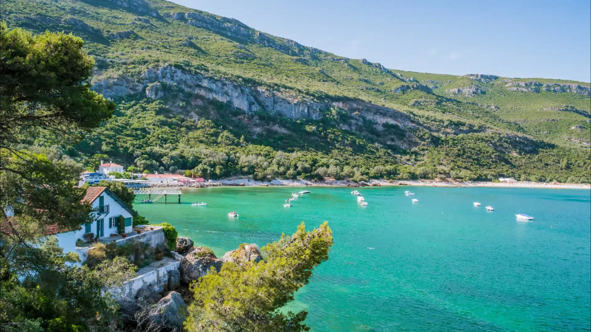 Étude adjugée sur le rocher en risque d'effondrement à Arrábida.