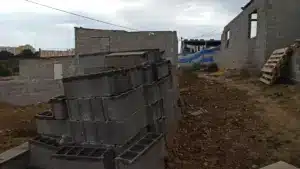 Famille sans domicile dans le quartier de Penajoia doit payer une chambre à partir d'aujourd'hui.