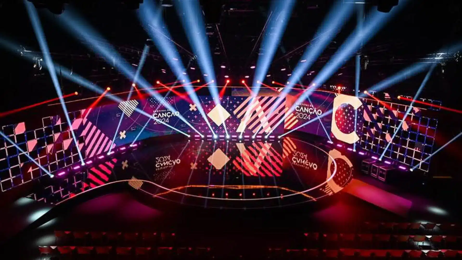 Festival da Canção. Le public peut assister en direct aux demi-finales et à la finale.