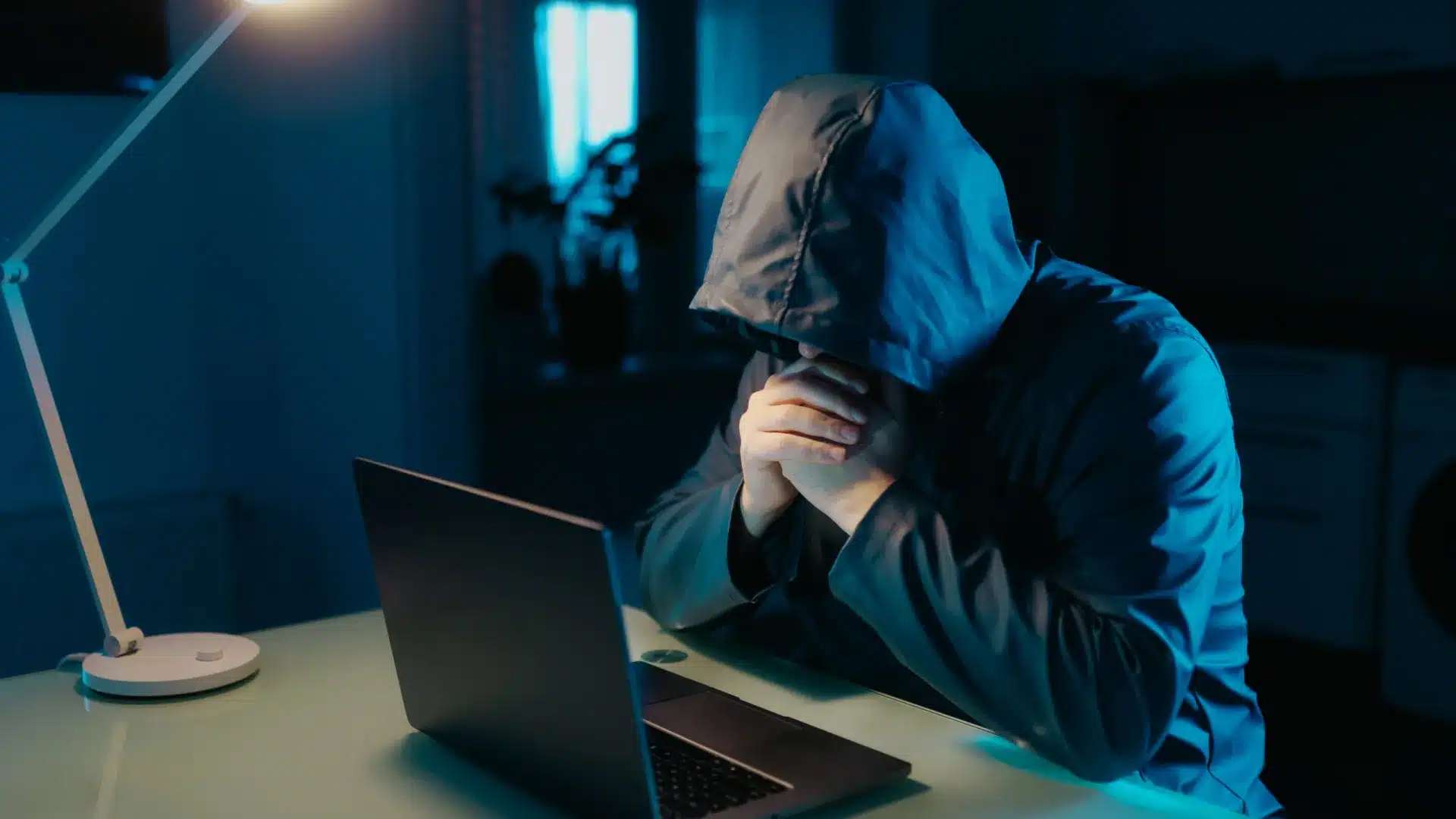 Homme arrêté à Lisbonne avec des centaines de fichiers de pornographie infantile.