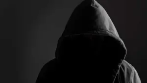 Homme placé en détention provisoire pour vol violent sur une personne âgée à Paredes