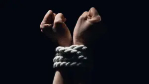 Homme retrouvé attaché à Lamego. Il serait soupçonné d'avoir jeté de l'acide à ex