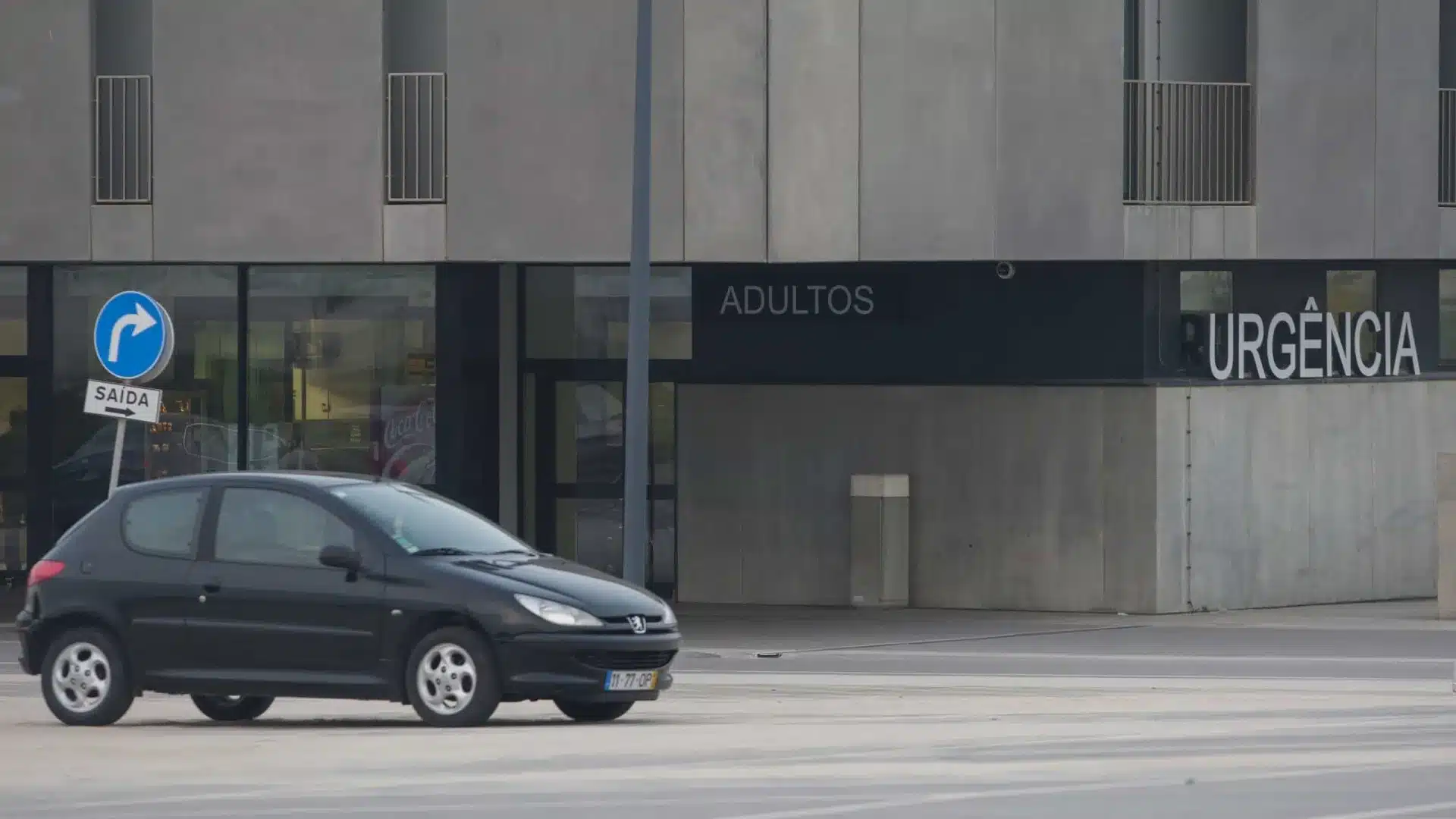 Hôpital de Figueira da Foz avec des vitres brisées et des services limités
