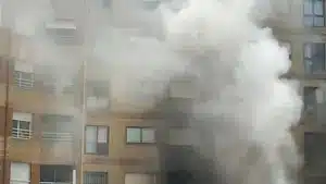 Incendie urbain à Vila Viçosa laisse un couple sans abri.