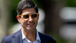 Kevin Warsh, un "faucon". Qui est le choisi par Trump pour la Fed ?