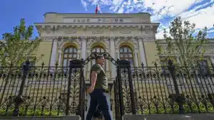 La Banque de Russie poursuit une entreprise belge pour des actifs gelés.