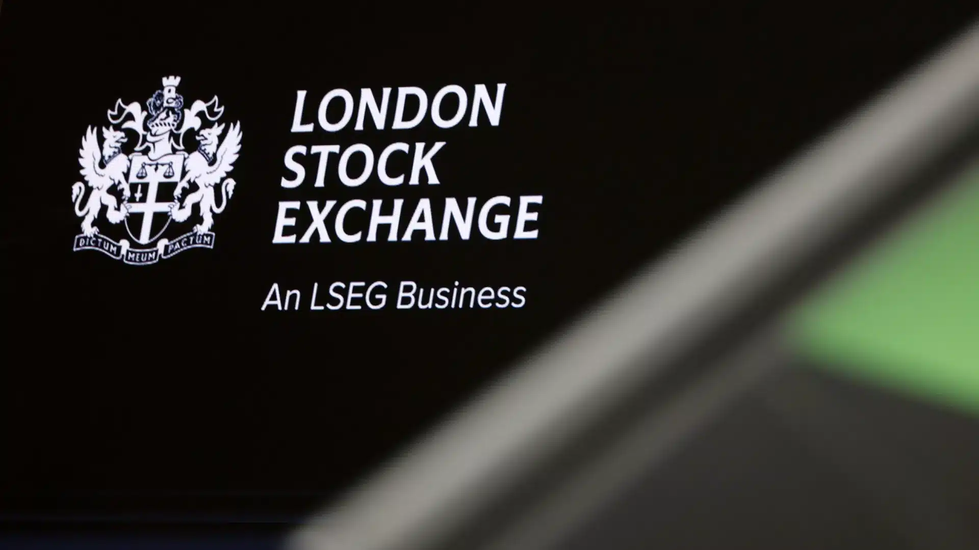 La Bourse de Londres dépasse les 10 000 points pour la première fois.