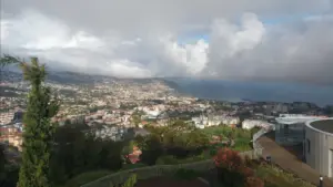 La Capitainerie de Funchal a prolongé les avertissements de forte agitation et de vents violents.