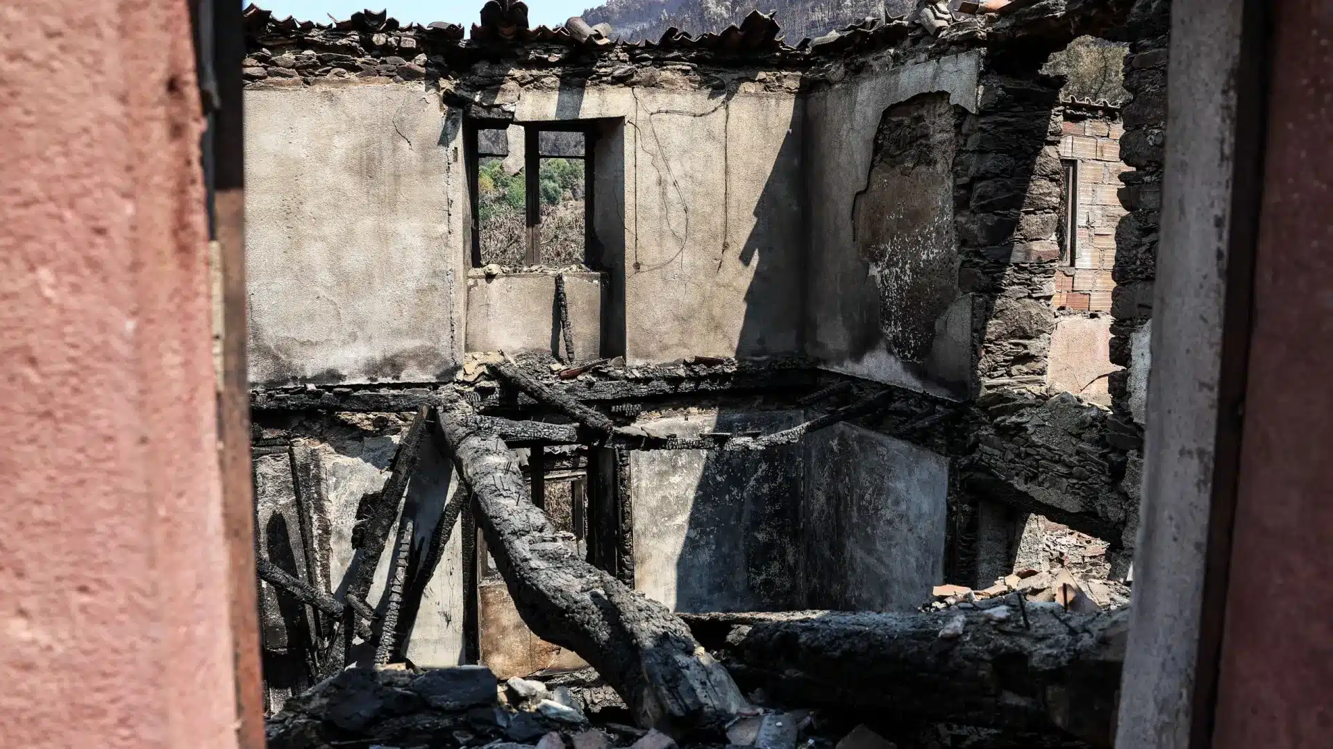 La CCDR Centro a payé 1,6 million pour construire et restaurer des maisons incendiées.