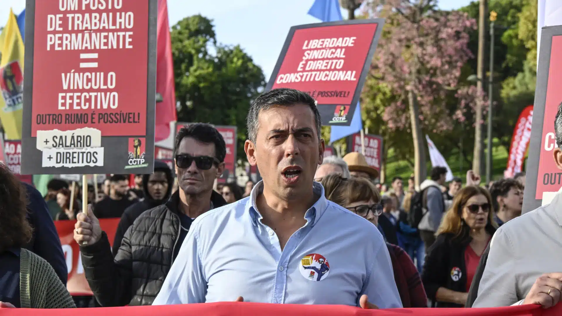 La CGTP attend une "grande" manifestation (et remet une pétition à São Bento)