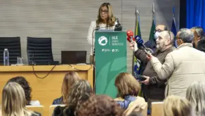 La ministre de la Santé demande aux jeunes médecins : "Ne nous abandonnez pas".