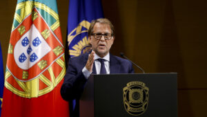 La PJ filme le matériel saisi d'un groupe néonazi. Voir les images.