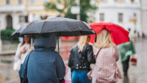 La pluie va continuer (et les températures descendent). Que prévoir pour demain ?