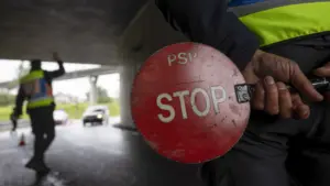 La PSP arrête 12 conducteurs pour excès d'alcool à l'aube à Lisbonne.