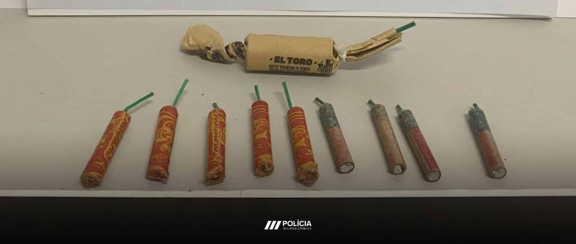 La PSP saisit du matériel pyrotechnique dans une école. Six mineurs identifiés.