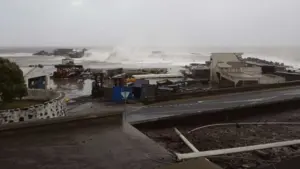 Lajes das Flores ferme des routes côtières.