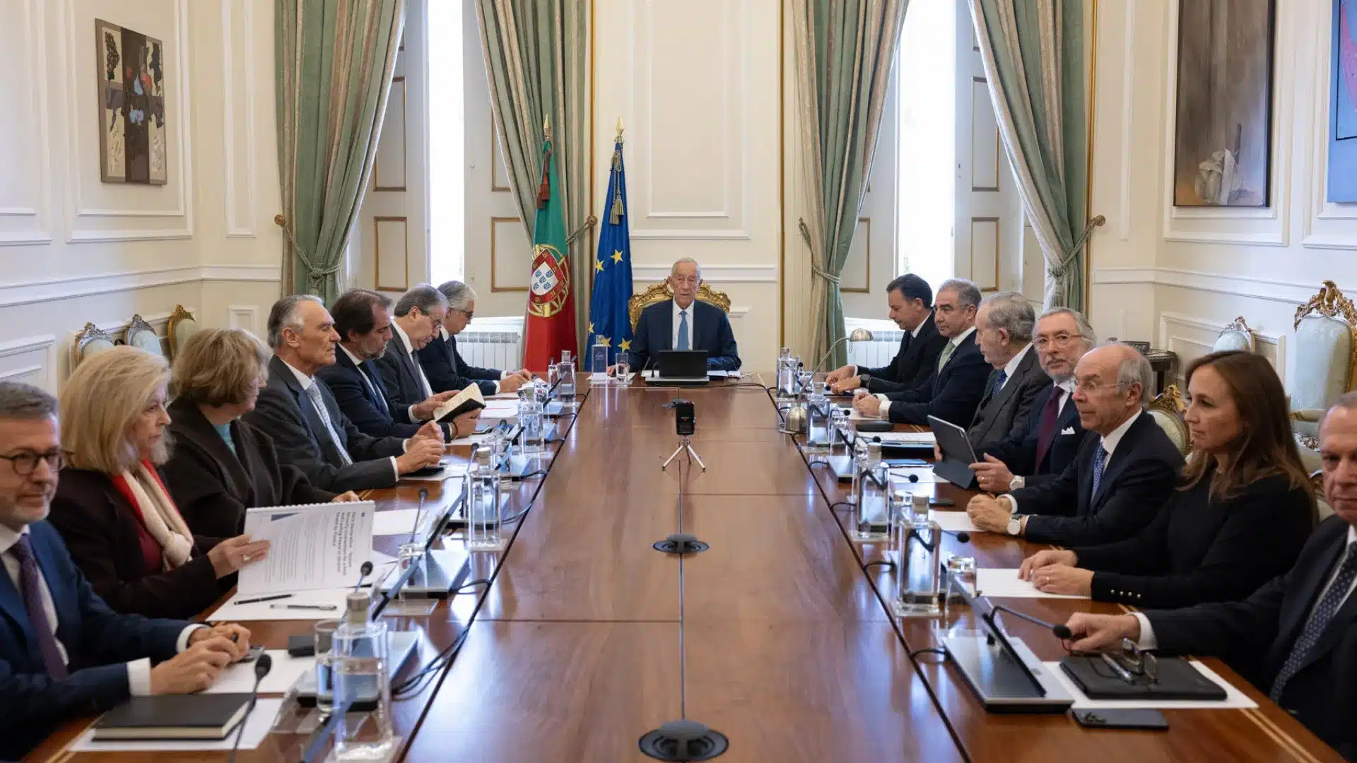 Le Conseil d'État s'est terminé sans divulgation de conclusions - mais il y a des images.