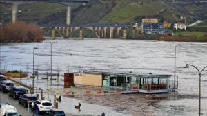 Le débit du fleuve Douro est de nouveau monté en fin d'après-midi à Régua.
