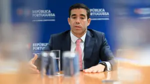 Le gouvernement approuve des augmentations salariales pour la fonction publique.