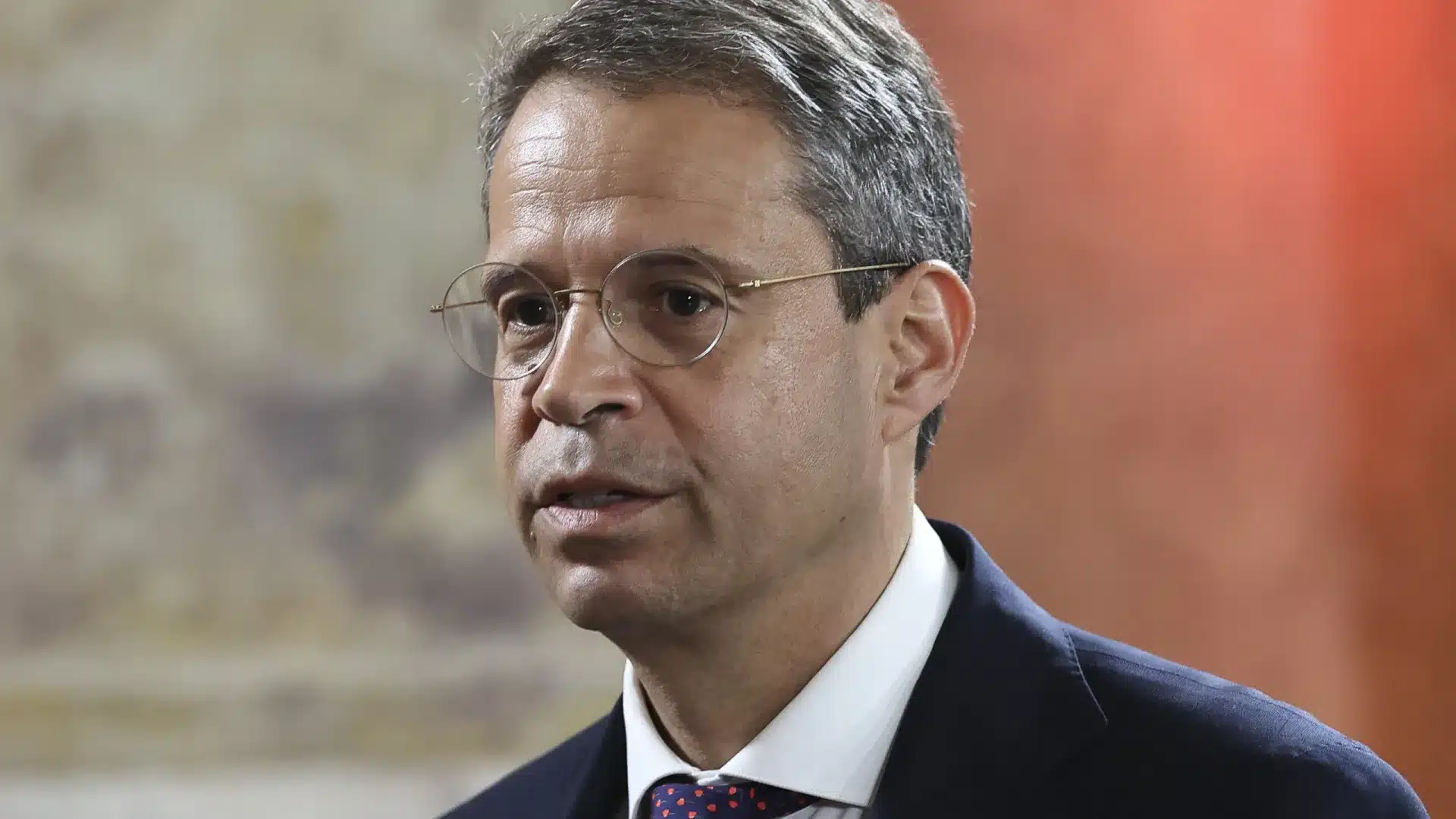 Le gouvernement assure : Les réductions de l'IRS et de l'IRC "sont à mettre en œuvre".