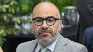 Le gouvernement assure "ne pas avoir diminué d'un millimètre" le contrôle des frontières.