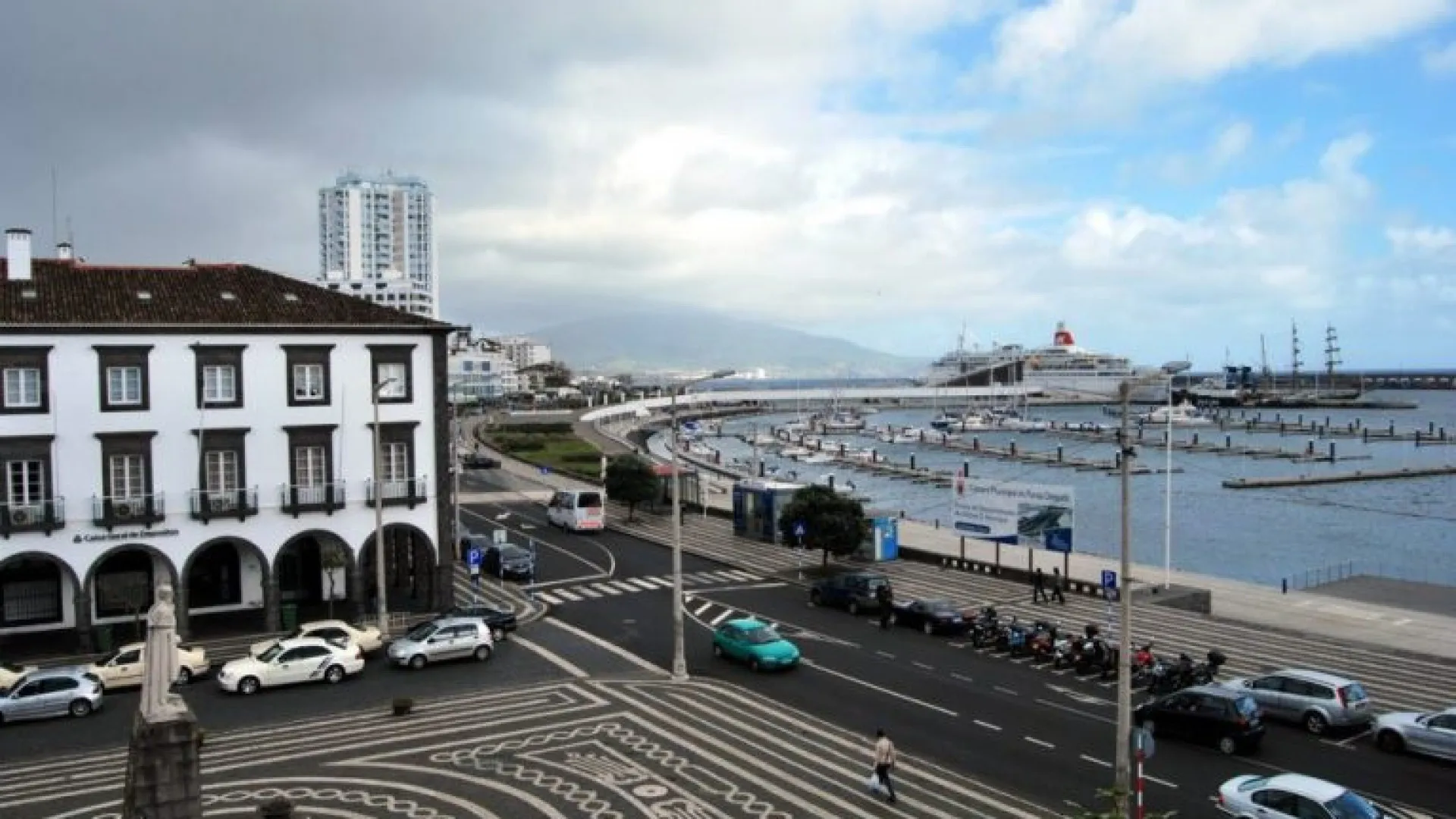 Le gouvernement des Açores accorde une journée de congé le mardi de Carnaval.