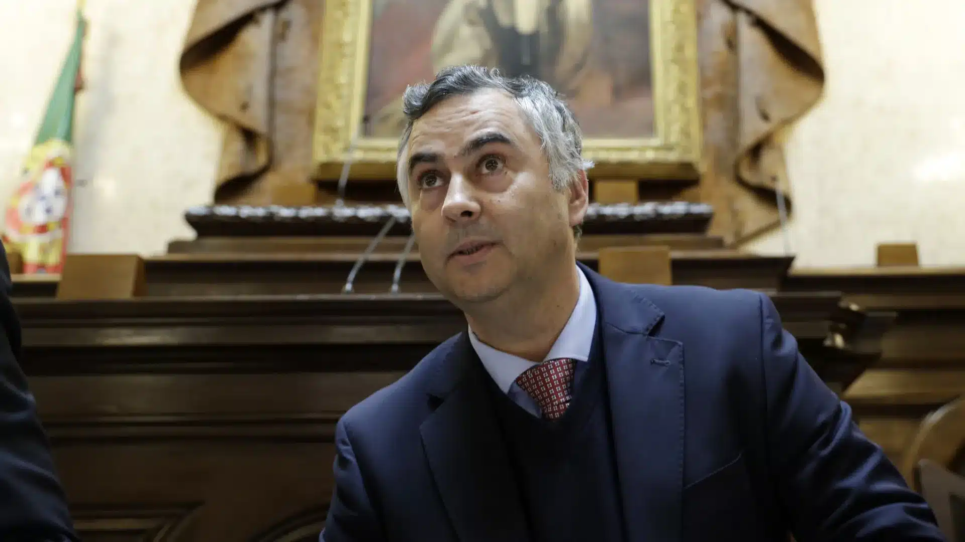 Le gouvernement dit que les nouveaux résumés servent à compter les élèves sans cours.