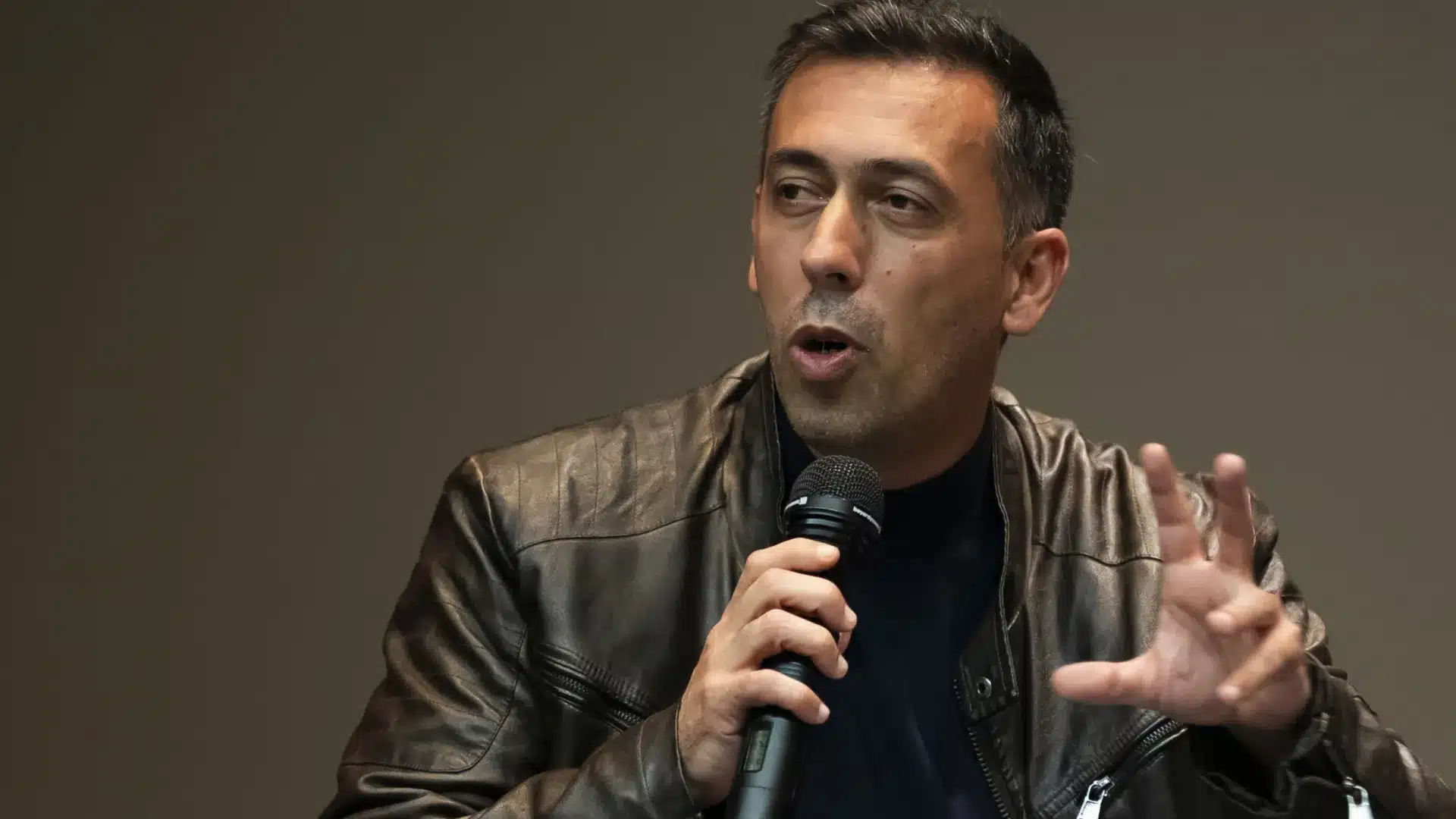 Le gouvernement "doit écouter la majorité". La CGTP exige "le retrait du paquet législatif sur le travail".