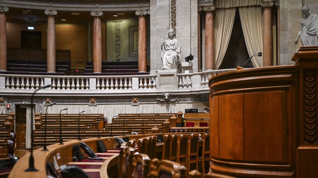 Le gouvernement va "accepter avec humilité" les remarques de Marcelo sur les diplômes en santé.