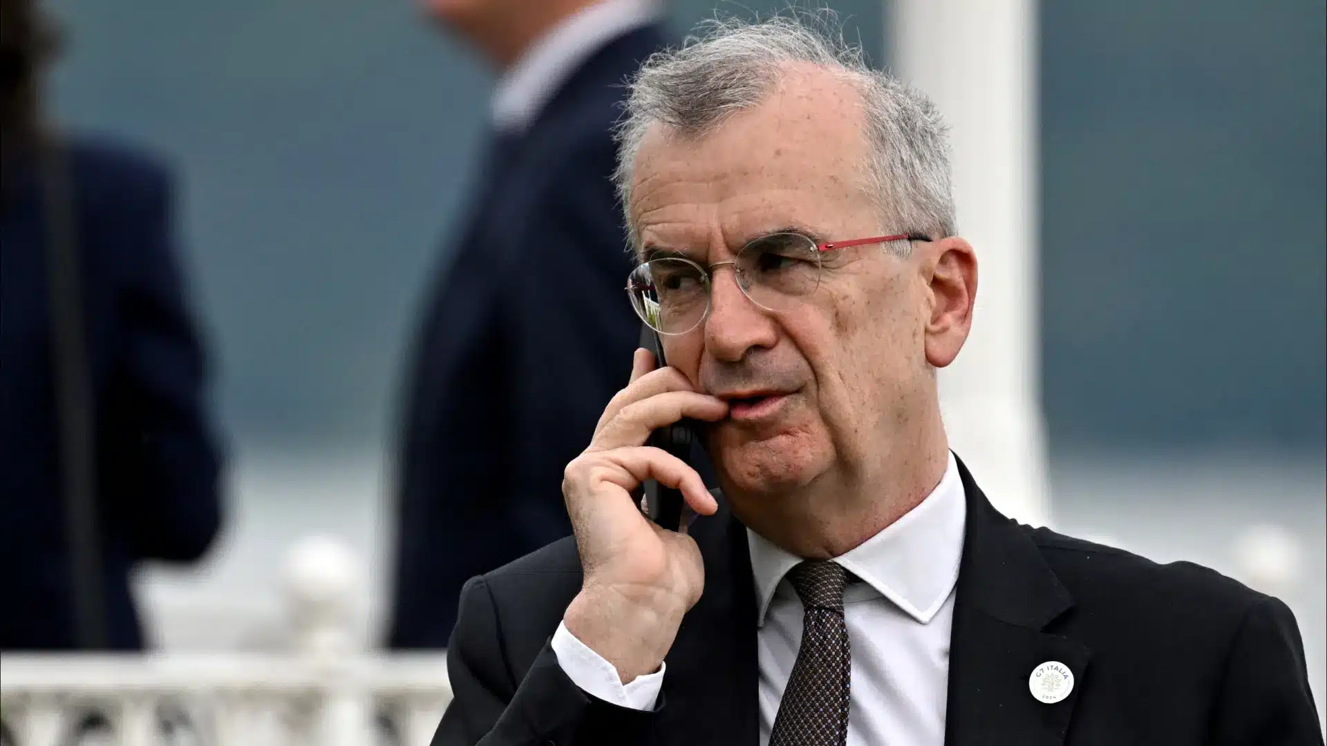 Le gouverneur de la Banque de France se joint aux manifestations de soutien à Powell.
