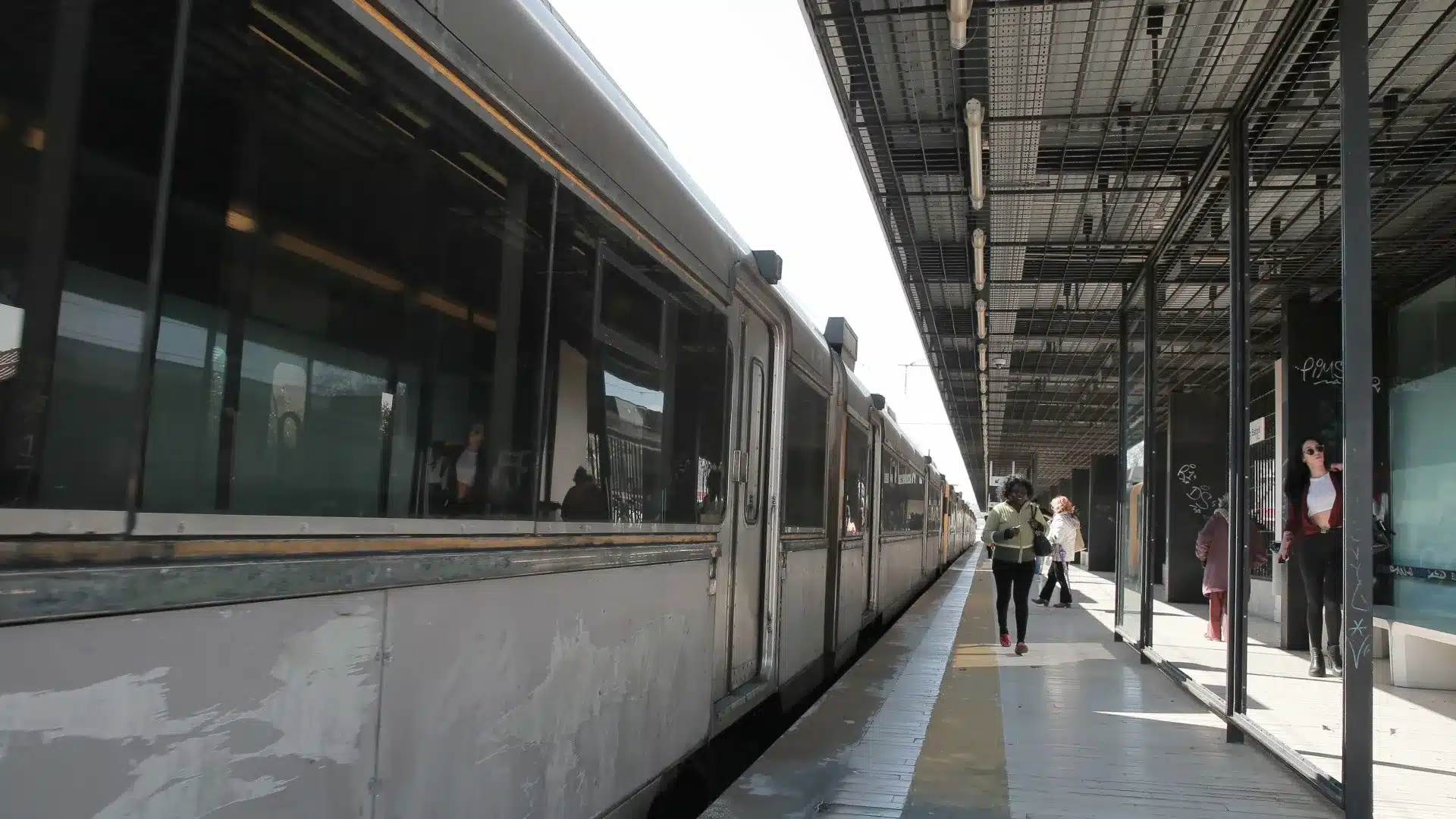 Le Ramal de Alfarelos a également la ligne de train suspendue.