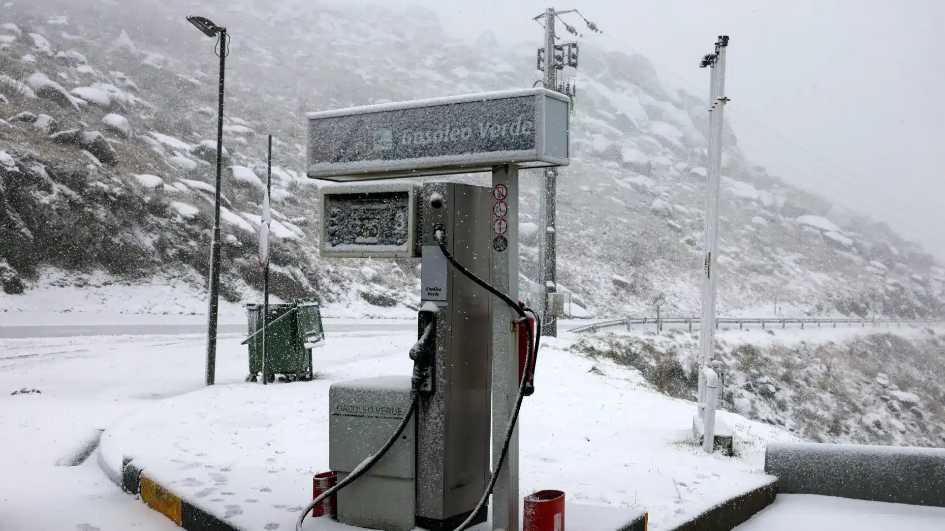 "Le réseau électrique a été impacté". Mauvais temps laisse 6 500 clients dans le noir.