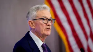 Les gouverneurs de banques centrales soutiennent l'indépendance de la Fed et de Powell.