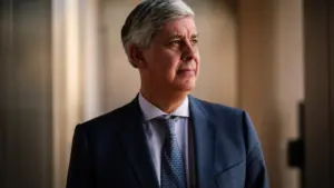 Les ministres de l'euro choisissent aujourd'hui le nouveau 'vice' de la BCE : Centeno est candidat.