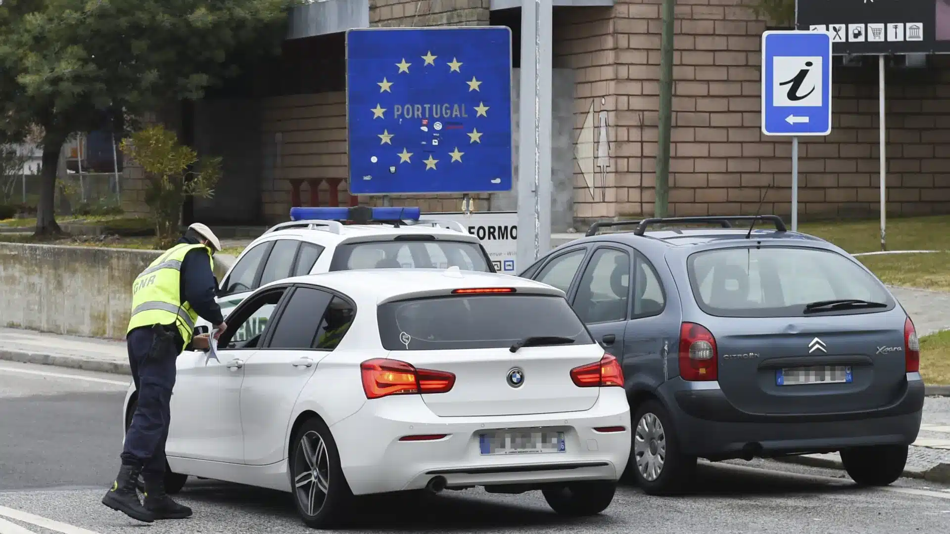 Les Portugais retournent dans le pays accueillant "choyés et conseillés".