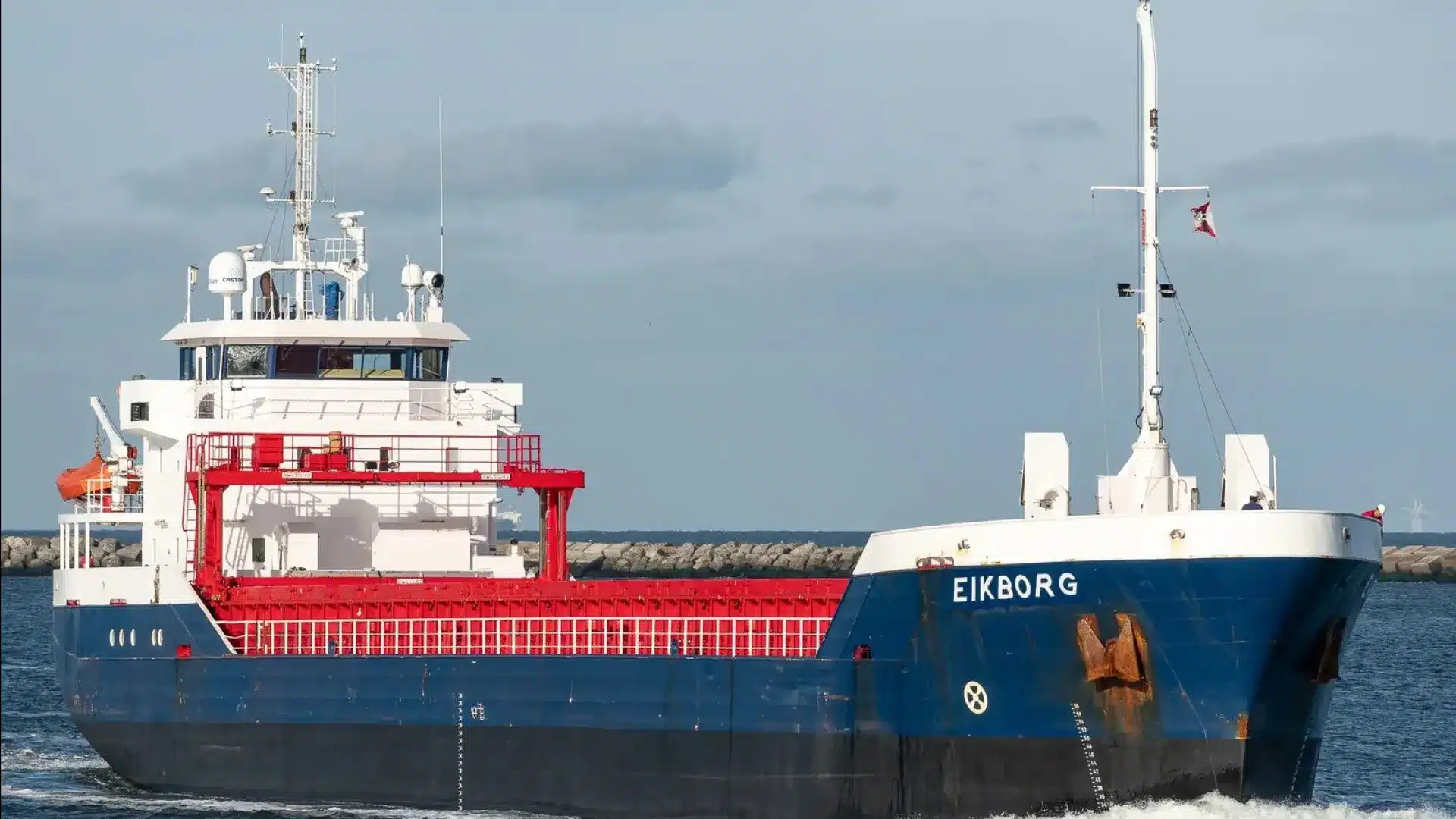 L'état de la mer rend impossible le remorquage d'un cargo à Figueira da Foz.