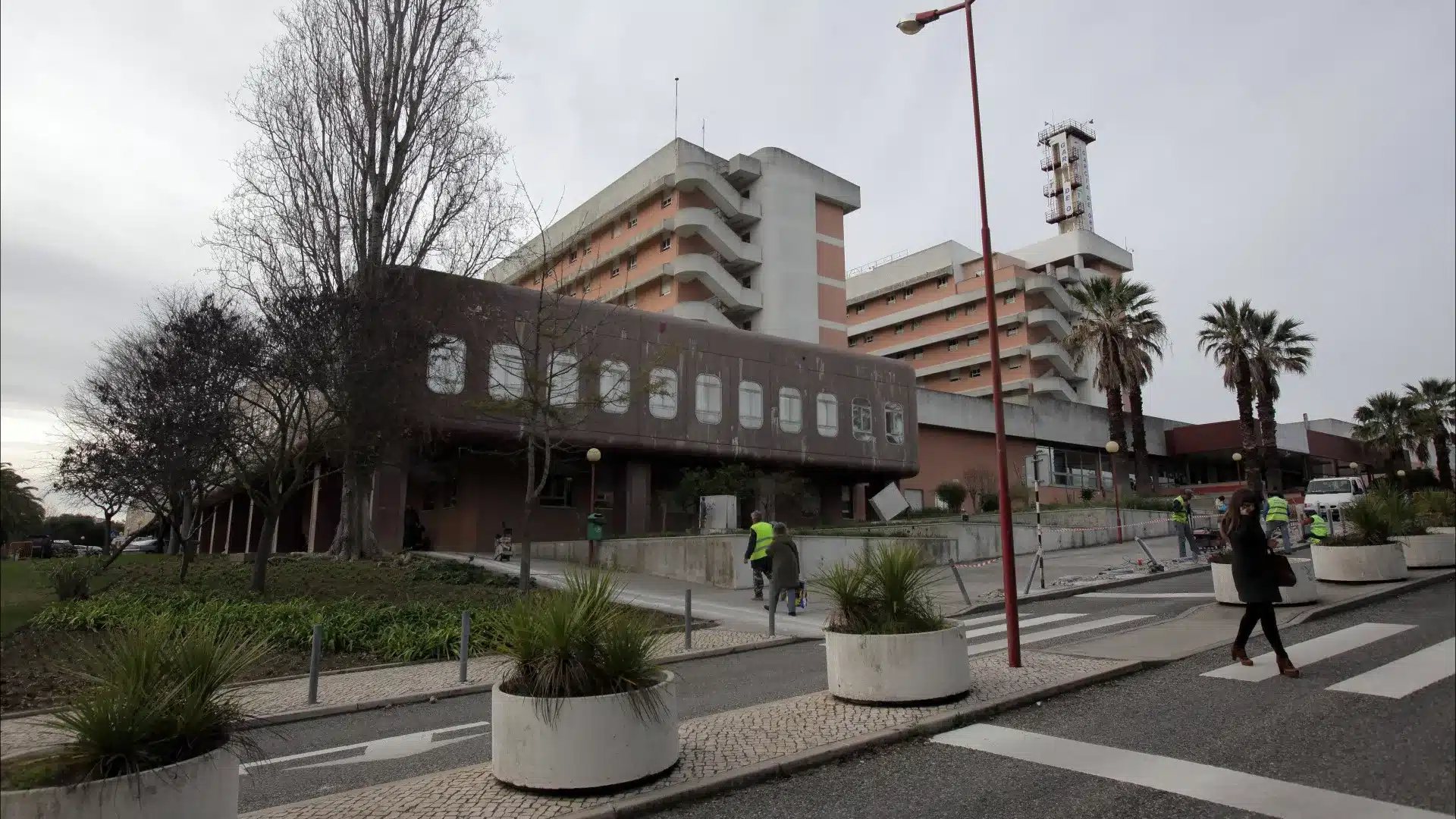 L'hôpital d'Almada a réalisé 100 chirurgies robotiques en 2025.