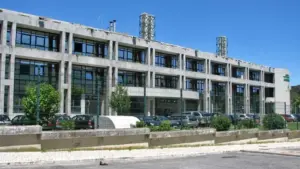 Lien entre "éventuel envasement de la barre" et "avarie" ? "Extemporané"