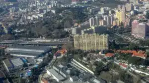 L'immobilier commercial augmente de 10 %. Les étrangers représentent plus de la moitié.