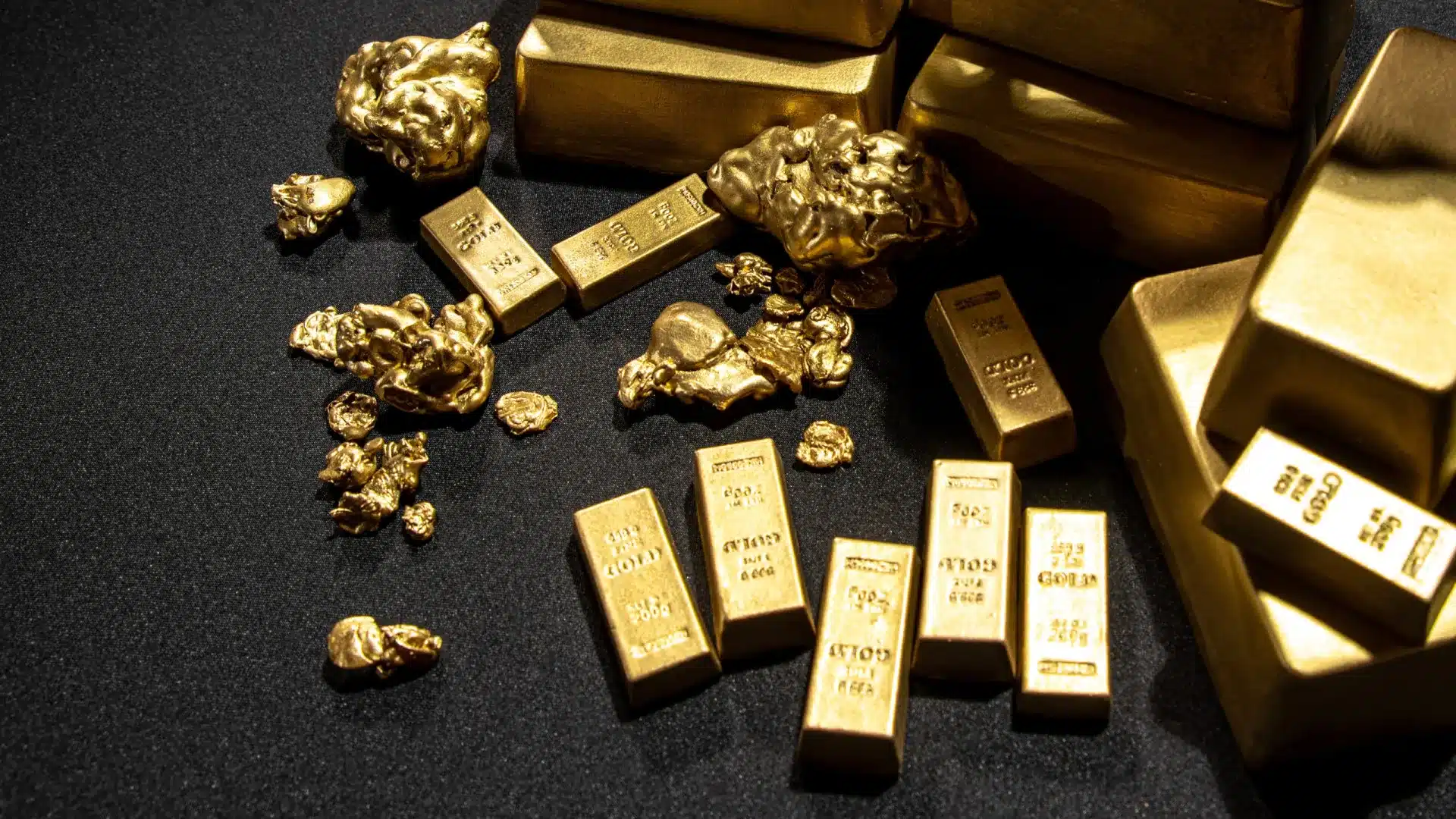 L'or atteint un nouveau record et s'approche des 4 200 euros par once.