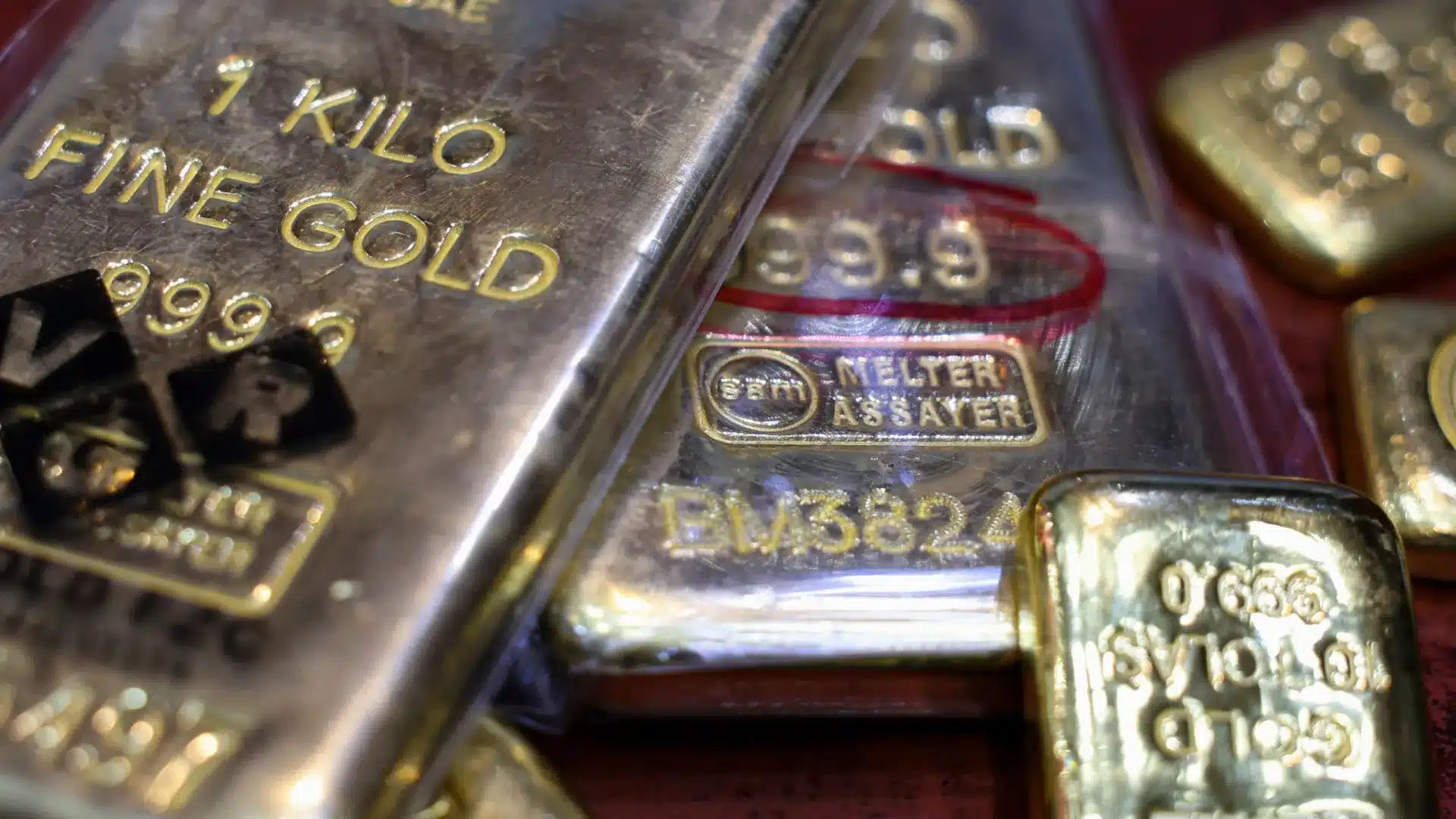 L'or atteint un nouveau sommet de près de 5 600 dollars et l'argent dépasse 119.