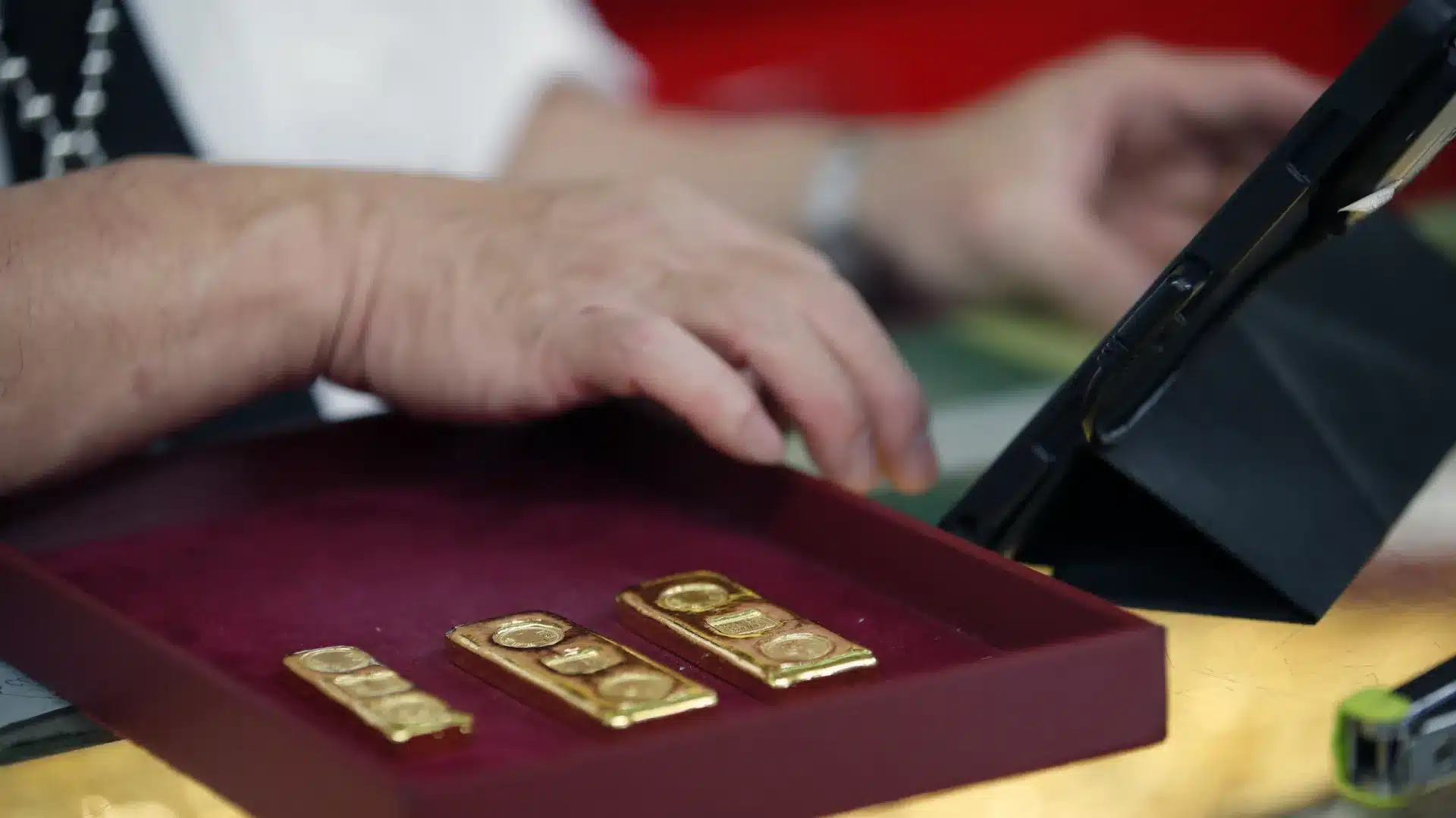 L'or franchit la barre historique des 5 000 dollars dans un contexte d'incertitude.