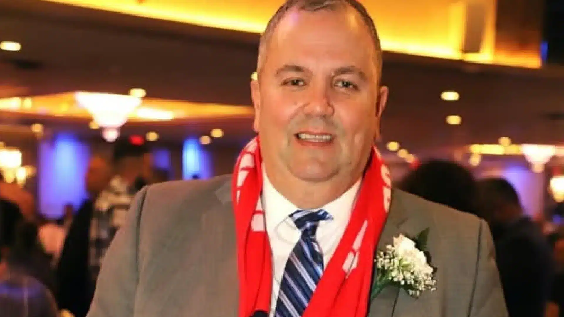 Luso-américain Alberto Coutinho reçoit la grâce du gouverneur.