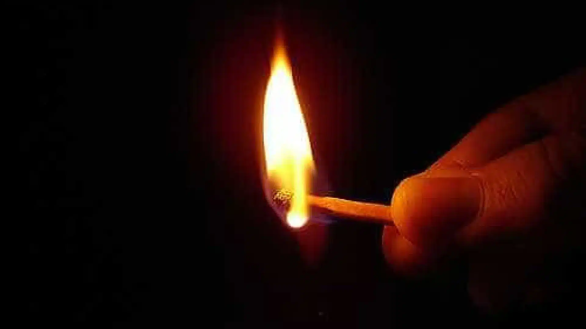 Menacé d'expulsion, un homme met le feu à la maison où il vivait à Elvas.