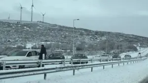 Neige, vent et pluie. Les images du passage de la dépression Ingrid par ici.
