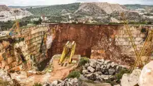 Nouveau procès de l'affaire de l'effondrement de la route à Borba commence en avril