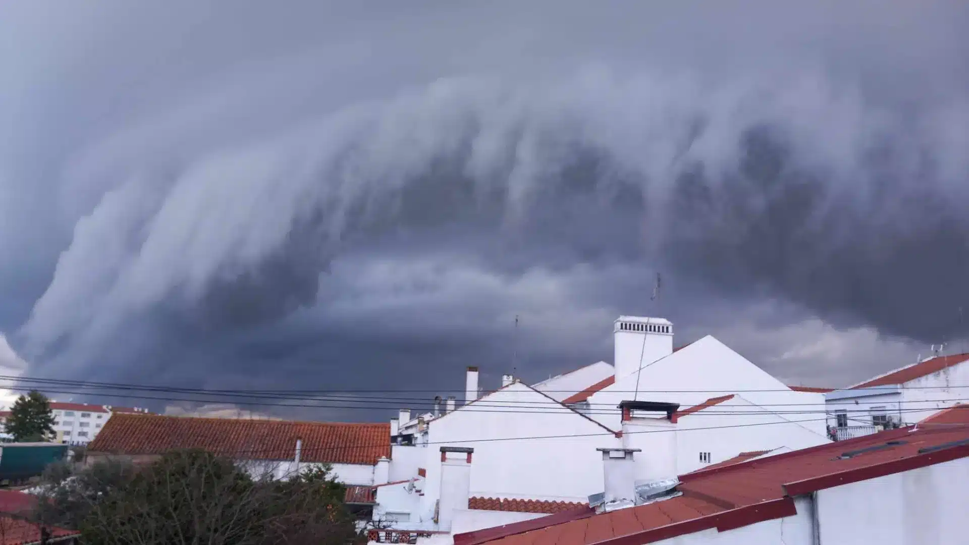 « Nuage en étagère » aperçu à Ponte de Sor. Qu'est-ce que c'est (et les images)