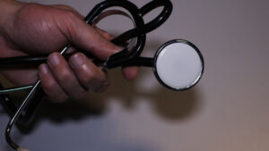 Pénurie de médecins ? "J'admets que ce ne soit pas purement une question financière"