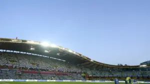 Père et fils mineur tentent d'entrer au match Sporting-Vitória SC avec de la pyrotechnie.